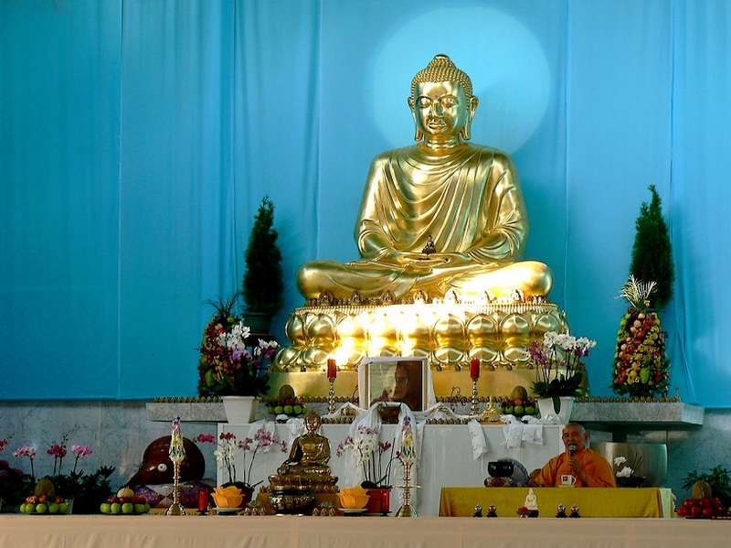 LE GRAND BOUDDHA DE LA PAGODE KHANH-ANH D'EVRY 2/4 (cliquer dans la photo pour faire tourner la page)