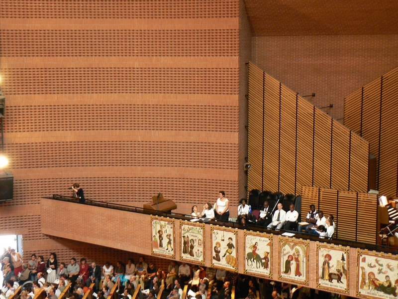 Les 10 ans de la cathdrale de la Rsurrection d'vry 3/5 (cliquer dans la photo pour faire tourner la page)